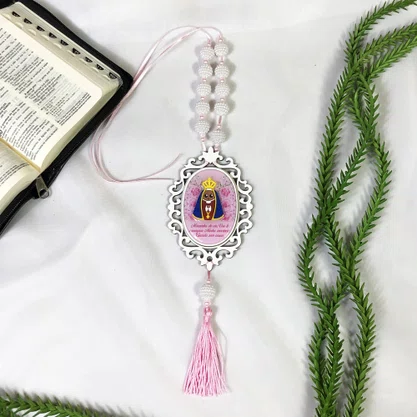 Adorno de Berço MDF de Nossa Senhora Aparecida Infantil Rosa Pérola Branca