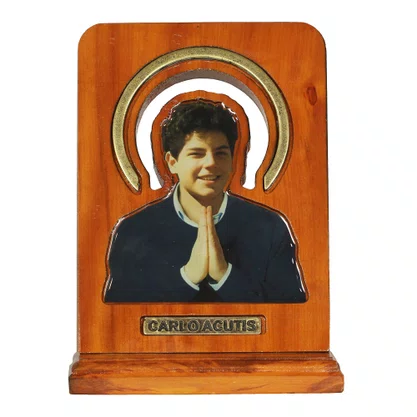 Adorno de Mesa Carlo Acutis Resinado Ouro Velho - 20 x 14 cm 