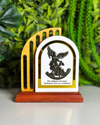 Adorno de Mesa São Miguel Arcanjo Vazado com Acrílico - 14 x 13 cm 