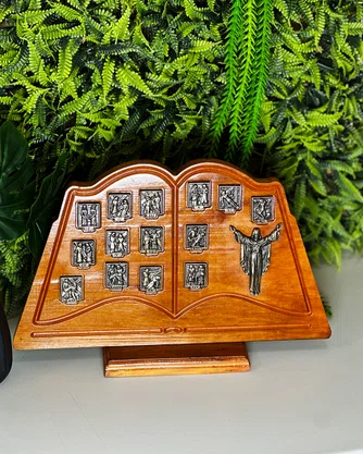 Adorno de Mesa Via Sacra Bíblia Ouro Velho - 21 x 34 cm 