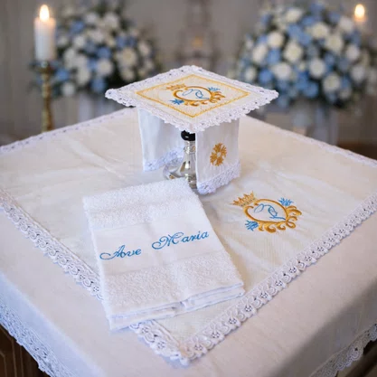 Alfaia Bordada Branca e Dourado Mariano 