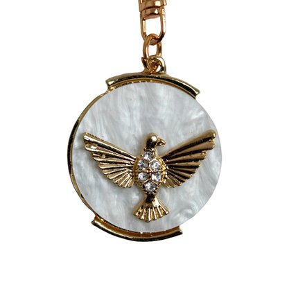 Chaveiro Divino Espirito Santo Mosquete Dourado Redondo Strass