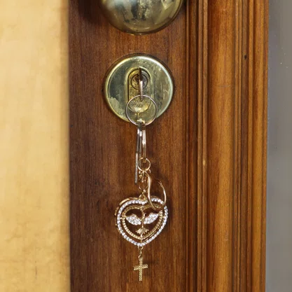 Chaveiro Divino Espírito Santo Coração Dourado