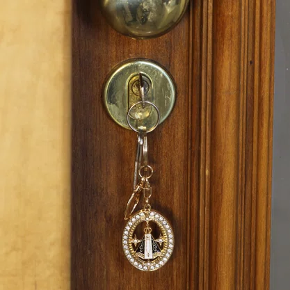 Chaveiro Nossa Senhora Aparecida Oval Dourado