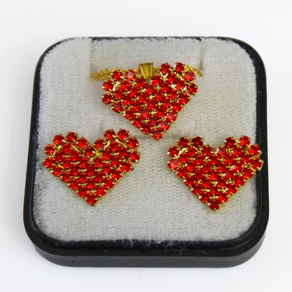 Conjunto Brinco e Pingente Coração Strass Vermelho
