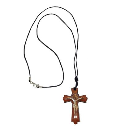 Cordão Crucifixo de São Bento Madeira Resinada 5,5 cm x 3 cm