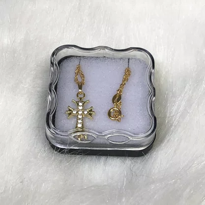 Corrente Banhada Dourada Cruz Strass