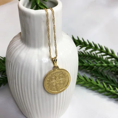 Corrente Banhada Dourada Medalha de São Bento