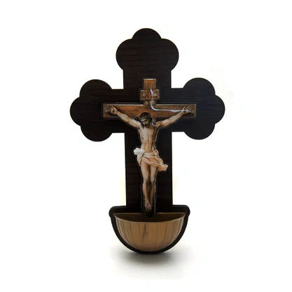 Crucifixo 3D Pia Água Benta em MDF - 20cm
