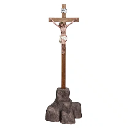 Crucifixo de Madeira e Cristo em Resina Nacional com Pedestal - 2,36 mt