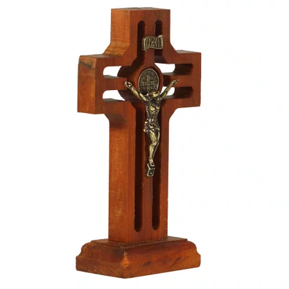 Crucifixo de Mesa Madeira Vazada e Ouro Velho - 15 cm x 8 cm 