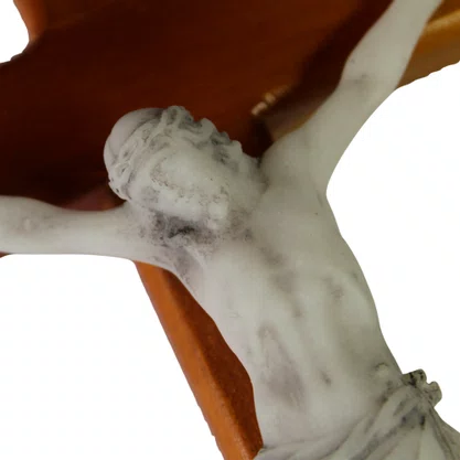 Crucifixo de Parede em Madeira e Cristo em Mármore - 31cm
