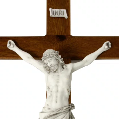 Crucifixo de Parede em Madeira e Cristo em Marmore - 53 Cm