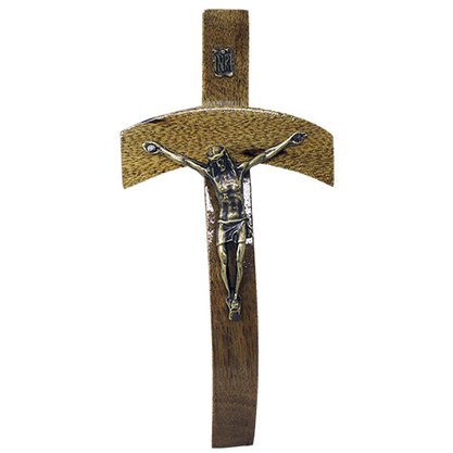 Crucifixo de Parede Haste Sinuosa em Madeira Cristo e Medalha de São Bento em Metal - 15cm