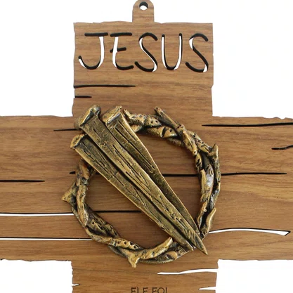 Cruz de Parede Cravos em Mármore com Pintura Bronze Semana Santa - 26 cm