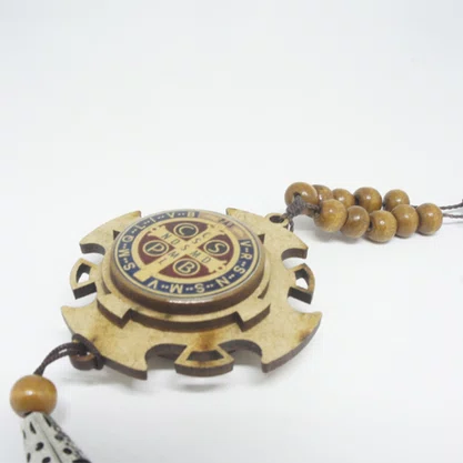 Dezena para Carro Medalha de São Bento em MDF Resinado Contas de 10mm