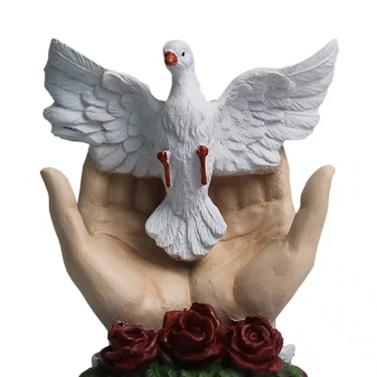 Divino Espírito Santo nas Mãos de Resina Nacional - 15 cm