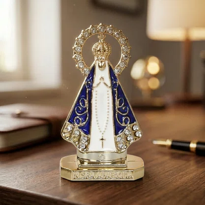 Enfeite de Nossa Aparecida Carro Plástico Branca Autocolante - 5,5 cm