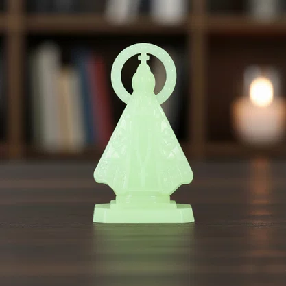 Enfeite de Nossa Senhora Aparecida Carro Fosforescente Auto Colante - 5,5 cm