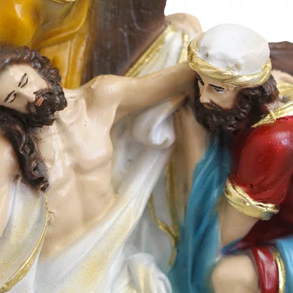 Imagem de Jesus Descido da Cruz de Resina Nacional - 31 cm