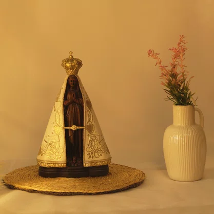 Imagem de Nossa Senhora Aparecida Manto Marfim de Resina Nacional - 20 cm