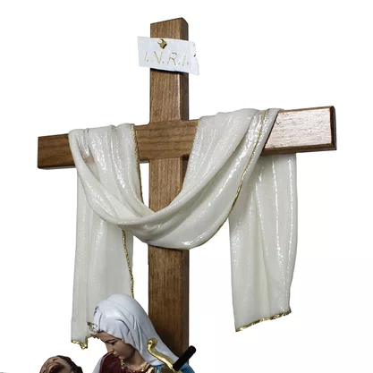Imagem de Nossa Senhora Pietá de Resina com Cruz de Madeira - 85 cm