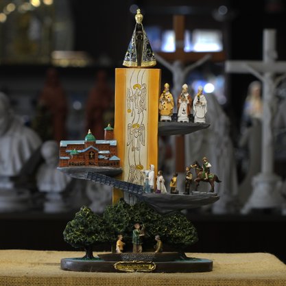 Imagem Jornada Sagrada de Nossa Senhora Aparecida de Resina - 40 cm