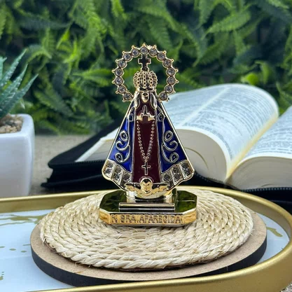 Enfeite de Nossa Senhora Aparecida Carro Plástico Marrom 8 cm