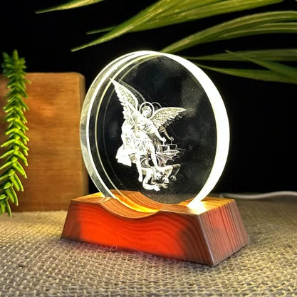 Luminária Led São Miguel Arcanjo Vidro Esculpido - 9 cm