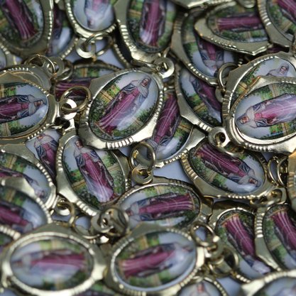 100 Unidades - Medalha Chapa Nossa Senhora das Lágrimas