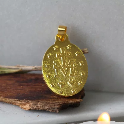 Medalha de Nossa Senhora Das Graças Dourada e Resinada P