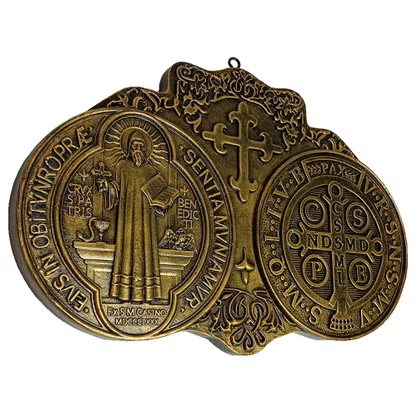 Medalha de São Bento de Mármore com Pintura em Bronze Envelhecido - 25 cm x 39 cm