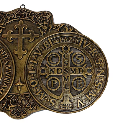 Medalha de São Bento de Mármore com Pintura em Bronze Envelhecido - 25 cm x 39 cm