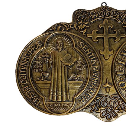 Medalha de São Bento de Mármore com Pintura em Bronze Envelhecido - 25 cm x 39 cm