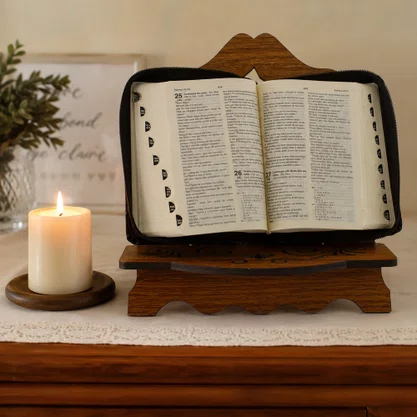 Porta Bíblia de Nossa Senhora Aparecida MDF - 20 cm x 22 cm