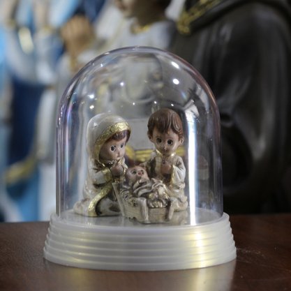 Presépio Infantil de Resina Na Cúpula - 11 cm X 10 cm