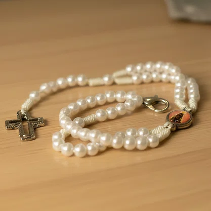 Terço Pulso de Nossa Senhora Aparecida Pérola Branca - 4 mm