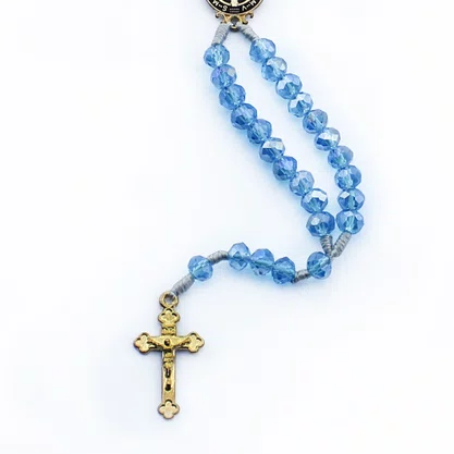 Terço Pulso de São Bento Semi Cristal Azul Claro - 6 mm