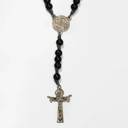 Terço São Bento Plástico Preto Cruz SST Prata - 8 mm
