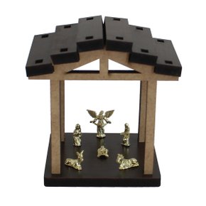 Cabana de Natal em MDF com Sagrada Familia em Metal
