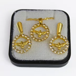 Conjunto Brinco e Colar Pingente Divino Espírito Santo Strass