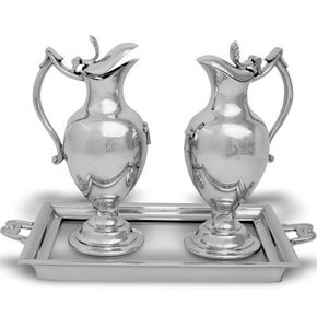 Conjunto com 2 Galhetas e 1 Bandeja em Estanho Polido