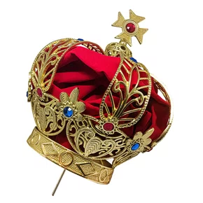 Coroa Dourada em Metal Fundido com Veludo Vermelho - 28 cm