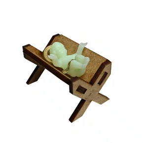 Imagem de Menino Jesus Fosforescente e Manjedoura - 5 cm