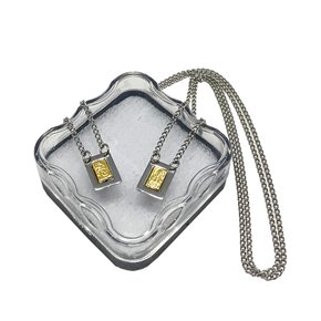 Mini Escapulário Retangular Relevo Dourado Nossa Senhora do Carmo de Inox