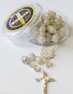 Terço de São Bento Pai Nosso e Entremeio Pérola - 8 Mm