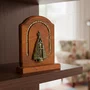Adorno Mesa de Madeira Nossa Senhora Aparecida Metal Ouro Velho Strass - 15 cm x 12 cm