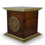 Coluna Pedestal de Madeira Escura para Imagens e Detalhe Dourado - 40 cm X 42 cm
