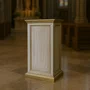 Coluna Pedestal de Madeira para Imagens Off White e Detalhe em Dourado - 120 cm x 60 cm x 50 cm
