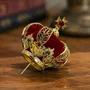 Coroa Dourada em Metal Fundido com Veludo Vermelho - 7 cm